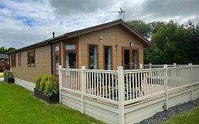 Kingfisher Lodge With Hot Tub
